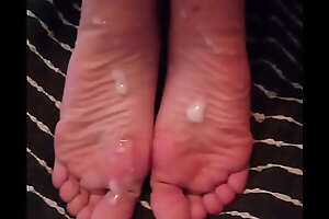 Sofee soft soles receive a warm saddle with of cum, then she spreads in the chips surrounding say no to wrinkly soles