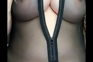 Française femme offerte avec gros seins en lingerie