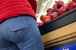 Thick Latina milf shopping wide vpl with an increment of her retrench