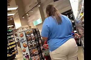 Blonde milf PAWG fat ass vpl tight pants candid shopping