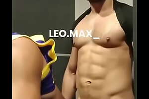 Leo Max procurando foda