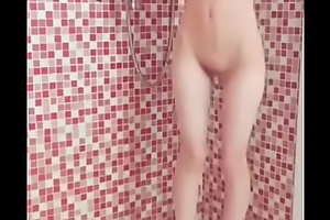 年轻的女孩洗澡色情